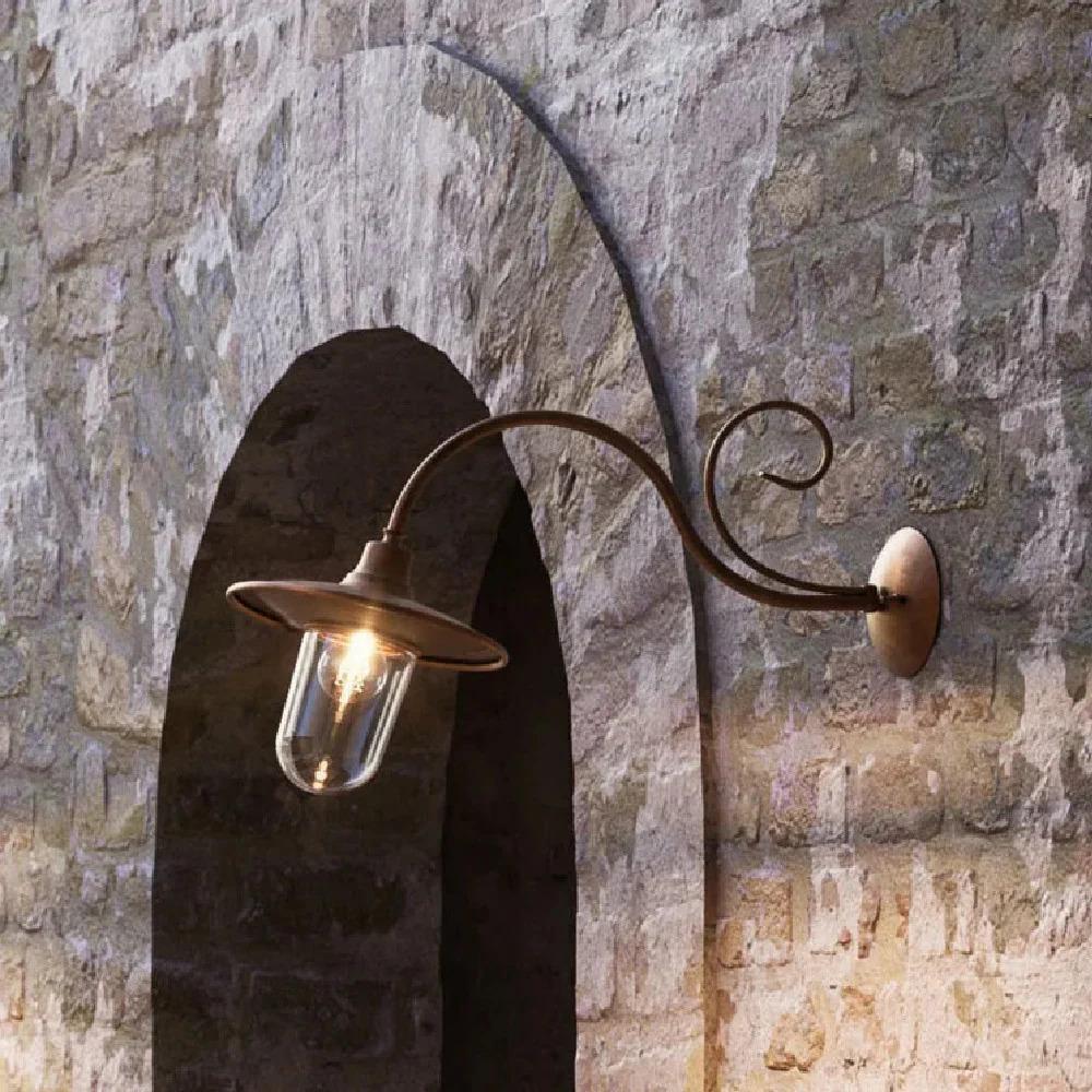 mediteransky vonkajsia nastenna lampa nastenny svietnik rustikalny vintage vidiecky mosadz penzion balaton provence kamenny dom osvetlenie vodotesny zahrada lampy.jpg